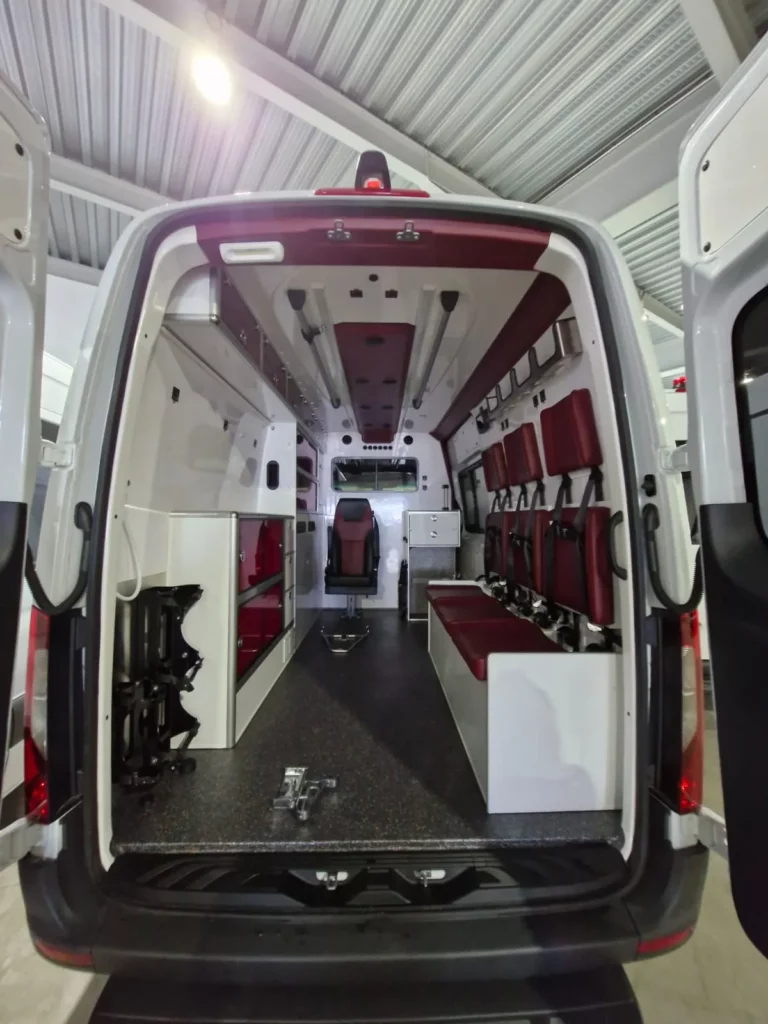 intérieur du véhicule ambulance