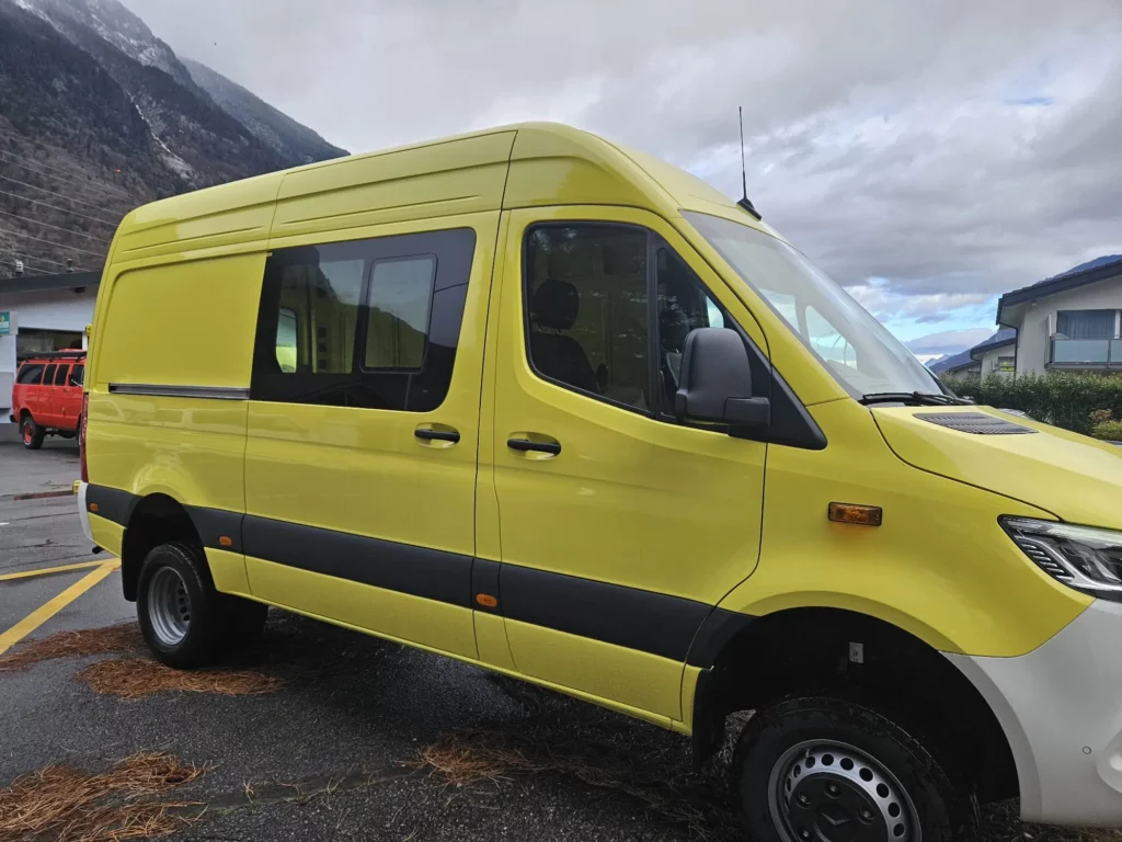 vue de côté Fourgon aménagée Mercedes Benz Sprinter